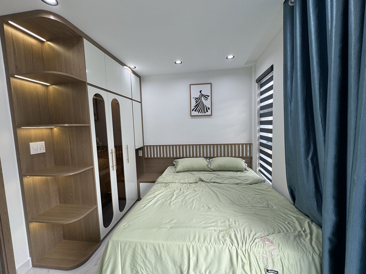 Biệt thự mini 3 lầu, t.kế Tân Cổ Điển, Full n.thất, hẻm ôtô Cầm Bá Thước - Cạnh Phố Ẩm Thực PXLong